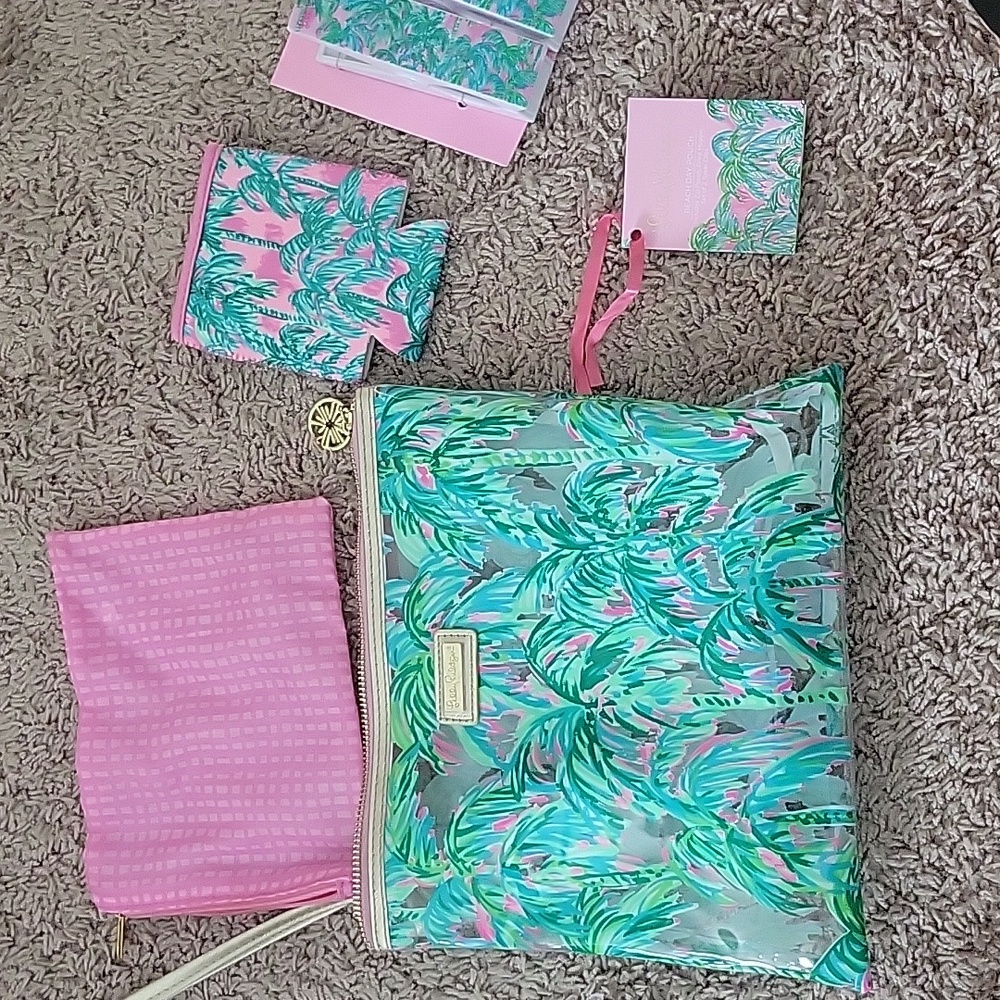 Lilly Pulitzer Water Resistant Vinyl Beach Day Pouch NWT
